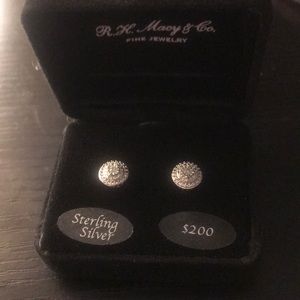 Diamond stud earrings (1/10 ct tw) Sterling Silver